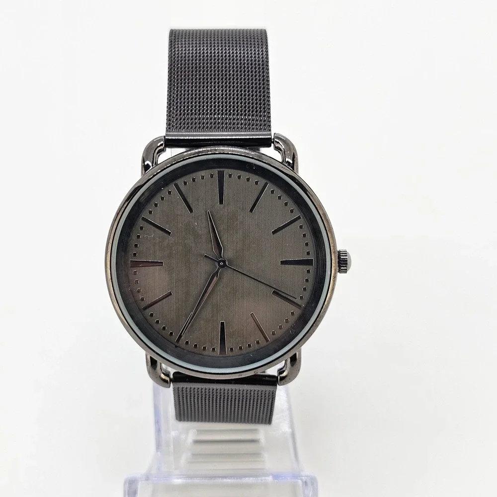 Men Minimalist Analog Watch 42MM Dark Gray Dial Dark Gray Mesh Bands New Battery